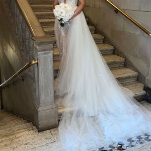 Wedding dress attachable skirt